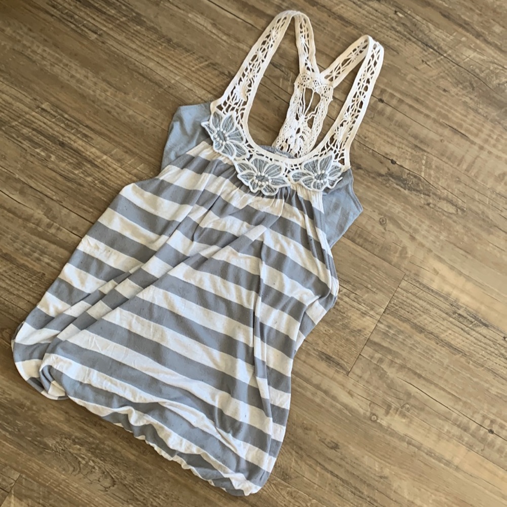 Flowy tank too